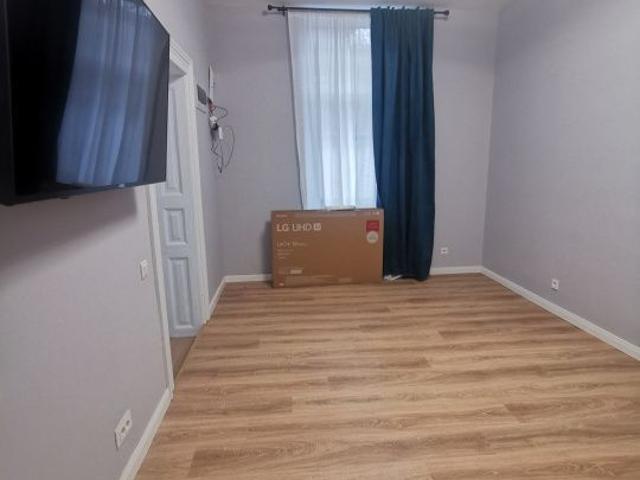 Apartament nou renovat, la casa, in centru