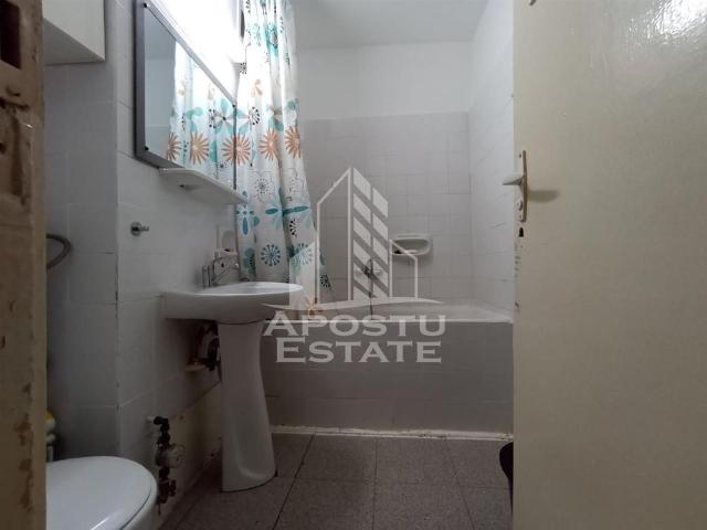 Apartament o camera decomandat zona Take Ionescu