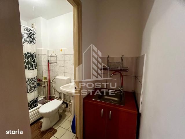 Apartament o camera, etaj 4, bloc anvelopat, Complexul Studentesc