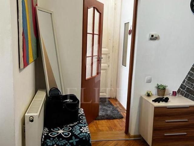 Apartament o camera in zona MAGAZINUL CENTRAL