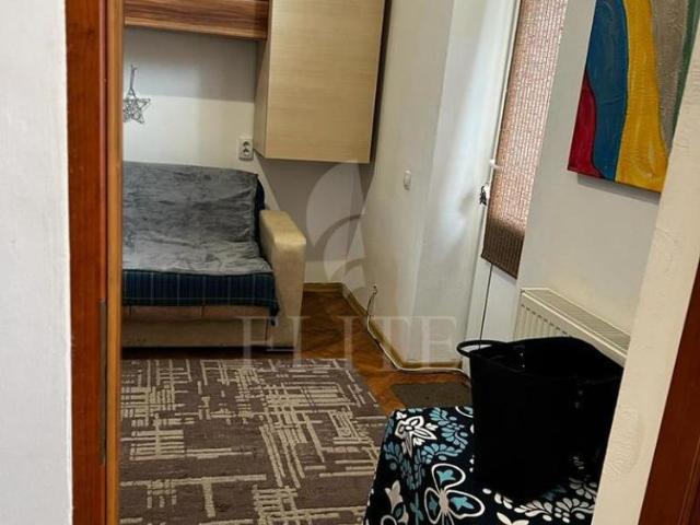 Apartament o camera in zona MAGAZINUL CENTRAL