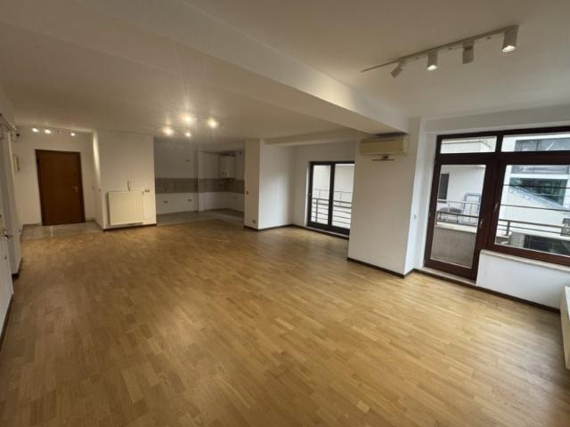 Apartament /Birou modern, 3 incaperi, parcare subterana – Piata Floreasca