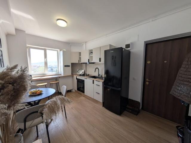 Apartament cu o camera si parcare, prima inchiriere, zona Primariei