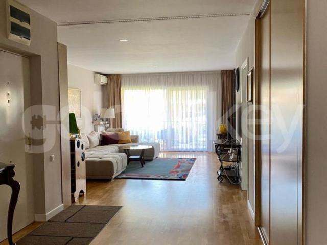 Apartament cu acces la piscina comuna, fitness si 2 locuri de parcare