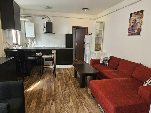 Apartament cu balcon și mobilier, 2 camere, etaj 1