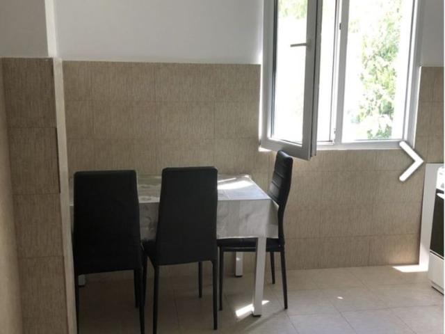 Apartament cu balcon și mobilier, 55 mp, Strada Moldovița Sector 4