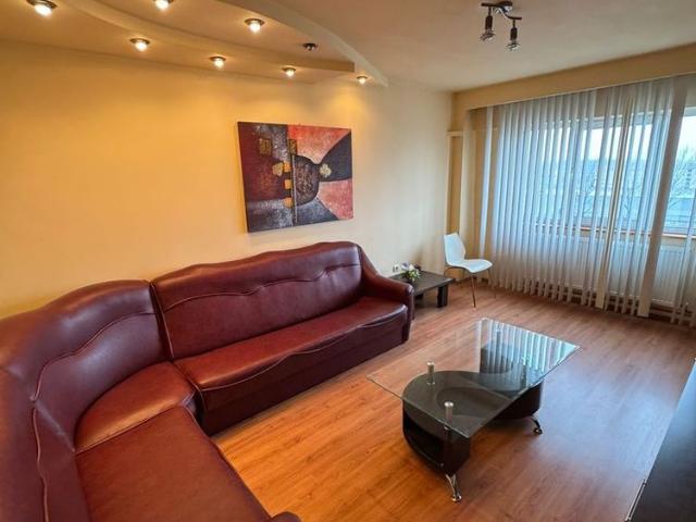 Apartament cu balcon și lift