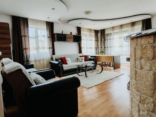 Apartament cu două camere! Str Florilor! Parcare inclusă !