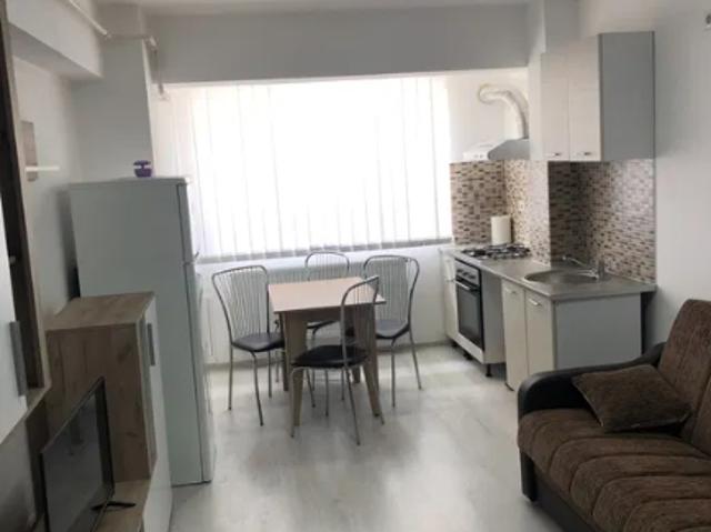 Apartament cu doua camere de inchiriat, zona Mall