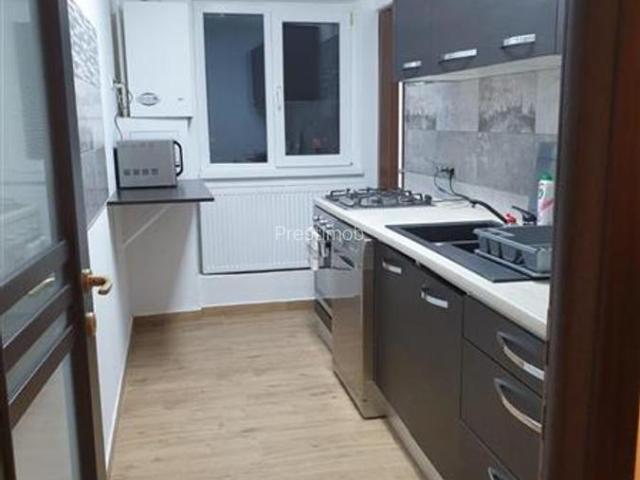 Apartament cu doua camere de inchiriat semicentral