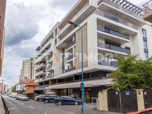 Apartament cu parcare si boxa zona Universitatii