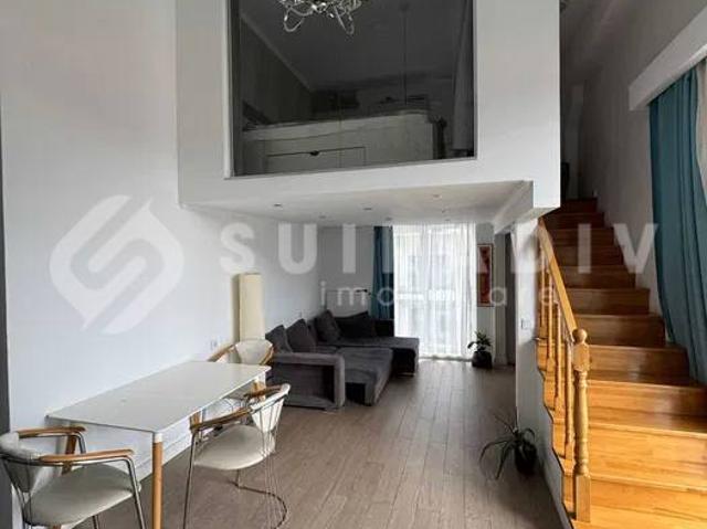 Apartament cu scară interioară | 3 camere | Balcon | Zonă Centrală