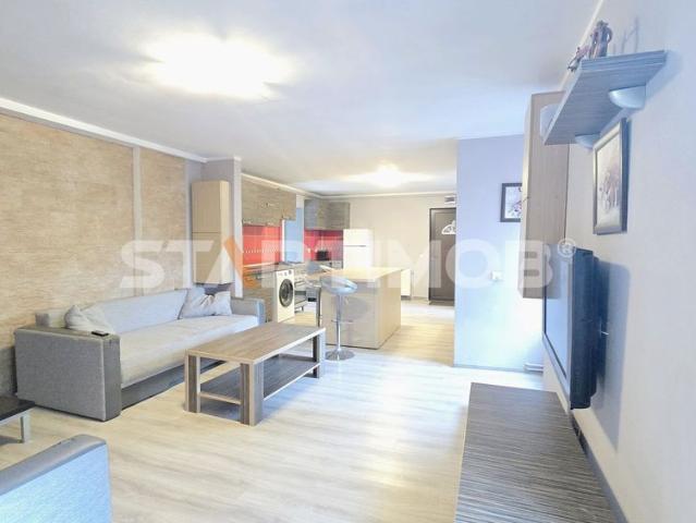 Apartament cu trei camere la casa