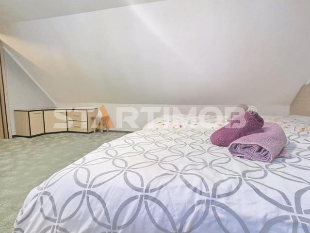 Apartament cu trei camere la casa