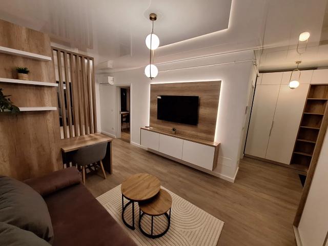 Apartament cu 1 cameră, decomandat, zona Nicolina Selgros