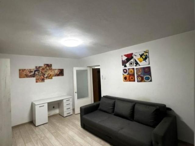 Apartament cu 1 camera, decomandat, zona Centrala