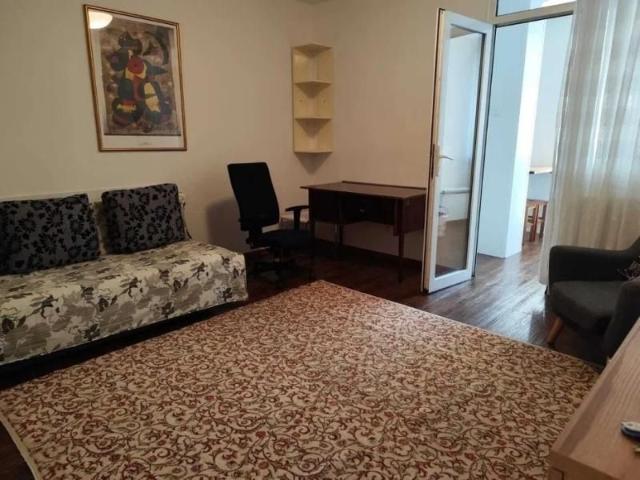 Apartament cu 1 camera zona Podu de Piatra