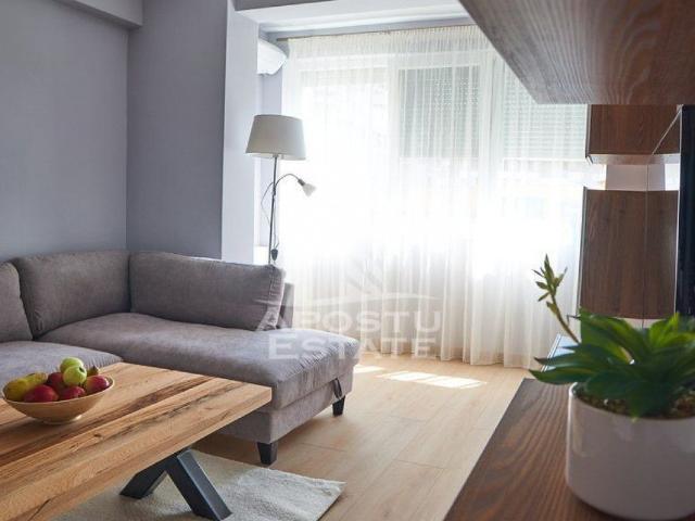 Apartament cu 2 camere cu vedere la Piata Operei, central.