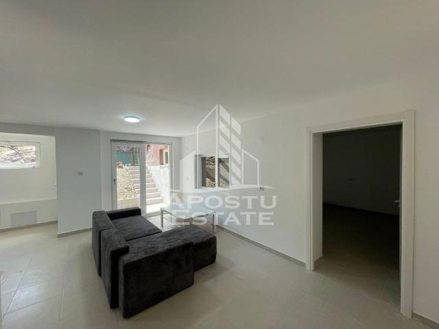 Apartament cu 2 camere,centrala proprie, terasa, in zona.