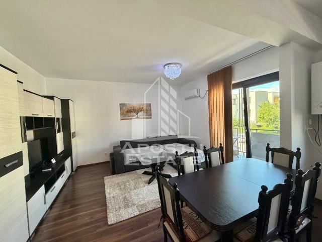 Apartament cu 2 camere de inchiriat, 2 locuri de parcare, Dumbravita