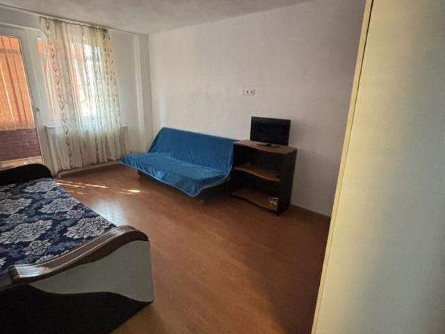 Apartament cu 2 camere de inchiriat zona 1 Mai etaj 2 Rm Valcea