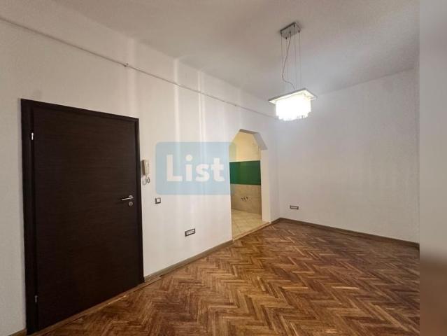 Apartament cu 2 camere de închiriat, Central