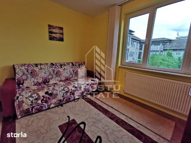 Apartament cu 2 camere, de inchiriat, decomandat, Zona Complex