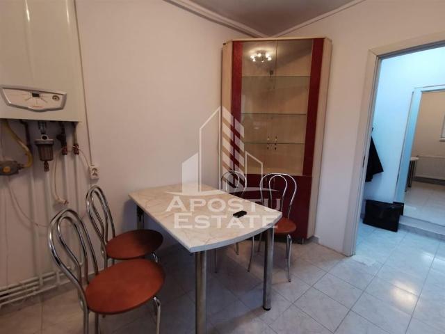 Apartament cu 2 camere, de inchiriat, decomandat, Zona Complex