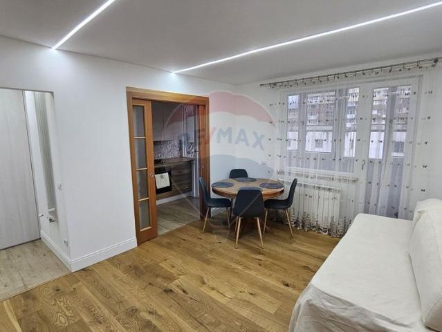 Apartament cu 2 camere de închiriat în zona Central