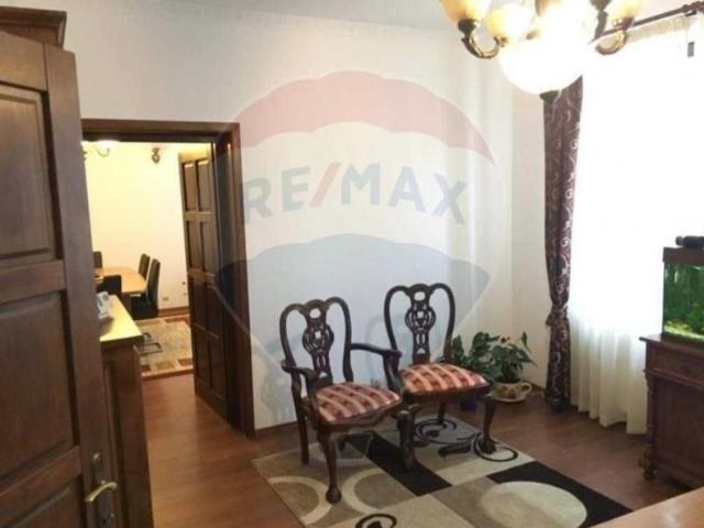 Apartament cu 2 camere de inchiriat in zona Central