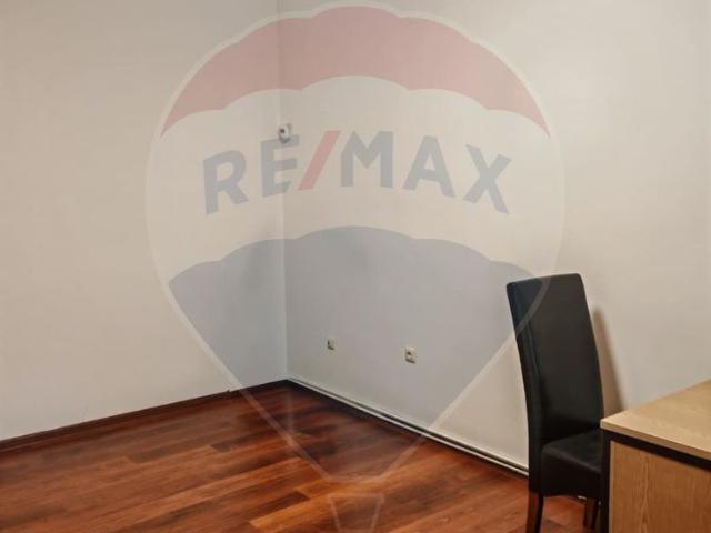 Apartament cu 2 camere de închiriat în zona Parcului Central