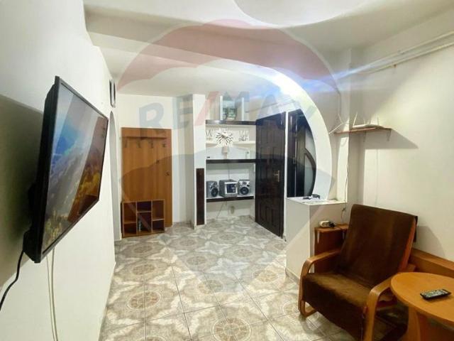 Apartament cu 2 camere de închiriat în zona Rovine