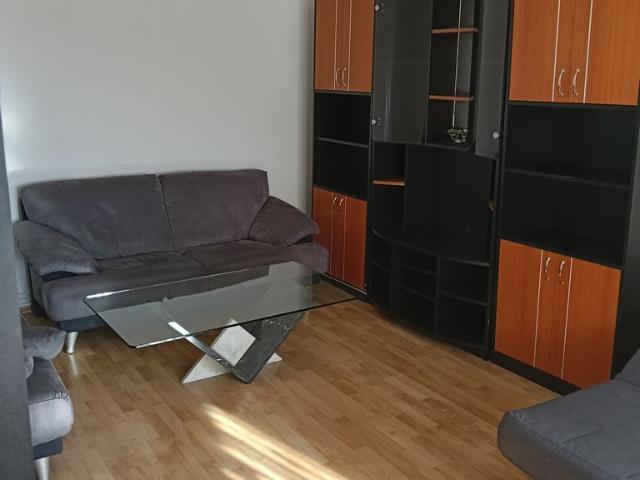 Apartament cu 2 camere de închiriat în Centrul Civic