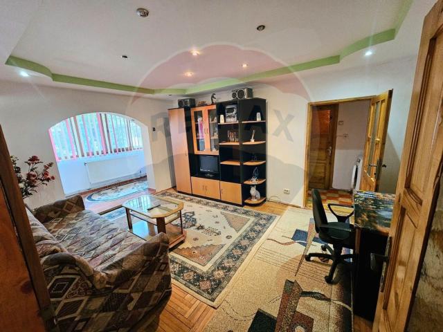 apartament cu 2 camere de inchiriat, str. prieteniei, parter cu terasă