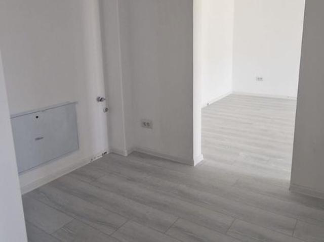 Apartament cu 2 camere de 65 mp aproape de Metrou Ap Patriei