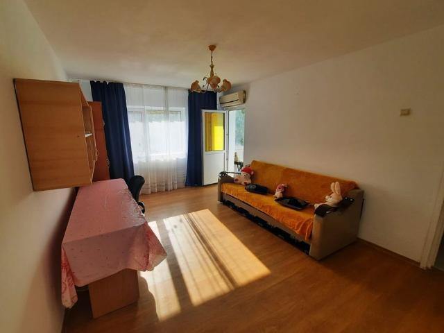 Apartament cu 2 camere, DECOMANDAT, etajul 1/4, zona Canta