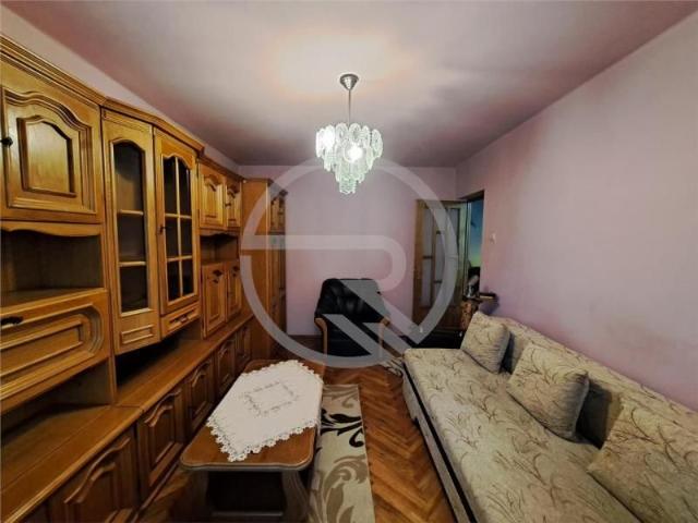 Apartament cu 2 camere, Decomandat, situat in cartierul Manstur!