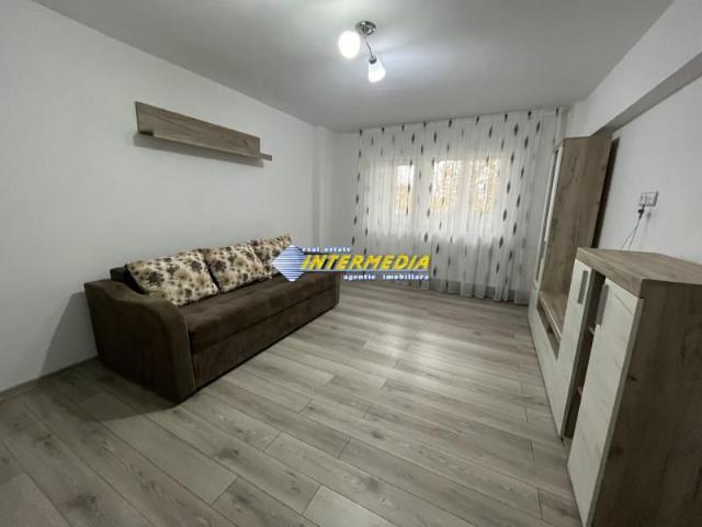 Apartament cu 2 camere decomandat renovat de inchiriat in Cetate zona Piata