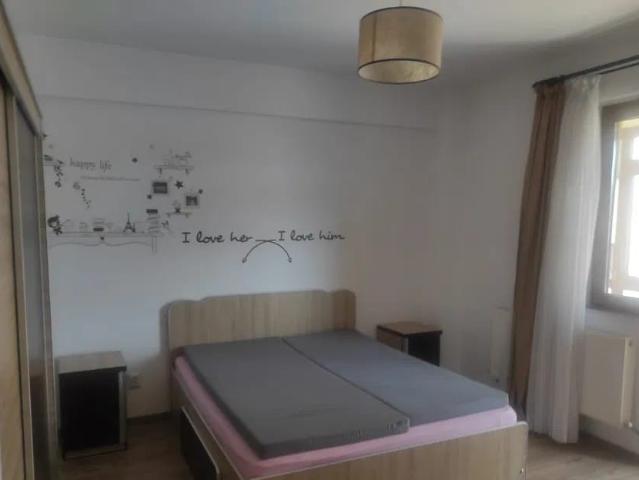 Apartament cu 2 camere, decomandat, zona Baza 3