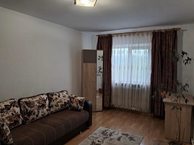 Apartament cu 2 camere, decomandat, zona Canta