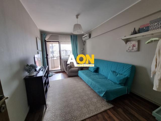 Apartament cu 2 Camere, Decomandat, Zona Parc Cetate