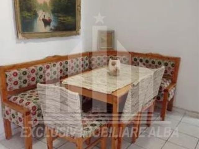 Apartament cu 2 camere decomandate, Cetate