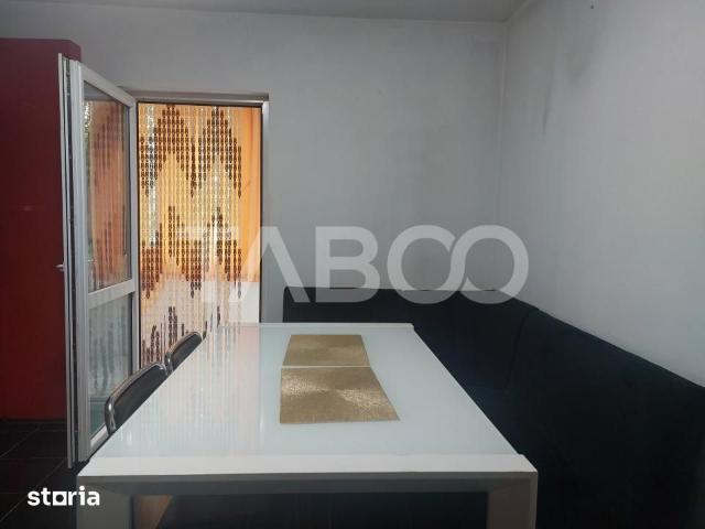 Apartament cu 2 camere decomandate si balcon de inchiriat in Strand