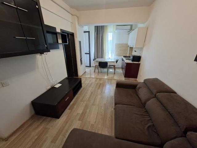 Apartament cu 2 camere, etajul 2/10, zona Centru Palas Mall