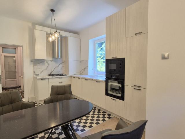 Apartament cu 2 camere partial mobilat in zona centrala