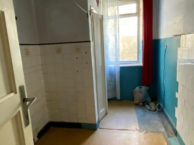 Apartament cu 2 camere pentru renovare Horea Semicentral