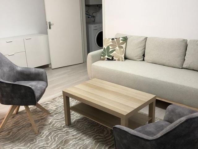 Apartament cu 2 camere recent renovat, zona liceului Onisifor Ghibu