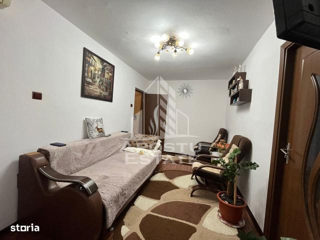 Apartament cu 2 camere, semidecomandat, situat in zona Sagului