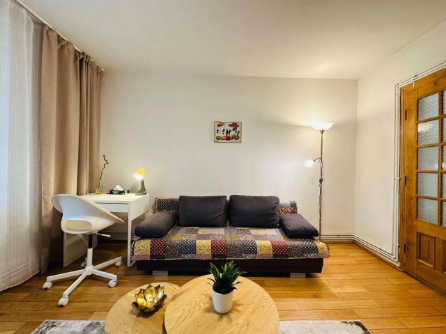 Apartament cu 2 camere UVT zona centrală | garaj