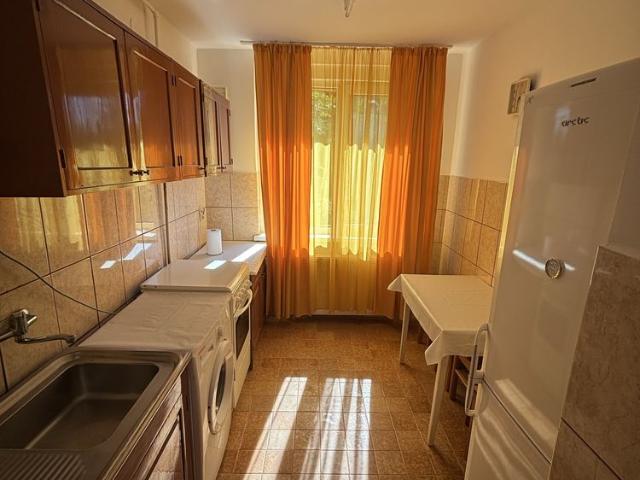 Apartament cu 2 camere, zona Cornisa
